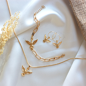 Altın kaplama Anka kuşu figürlü kolye, bileklik ve küpe modelleri